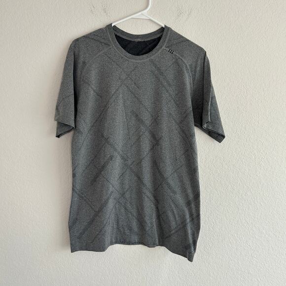 Lululemon Metal Vent Tech Short Sleeve Sz Medium - Picture 1 of 5